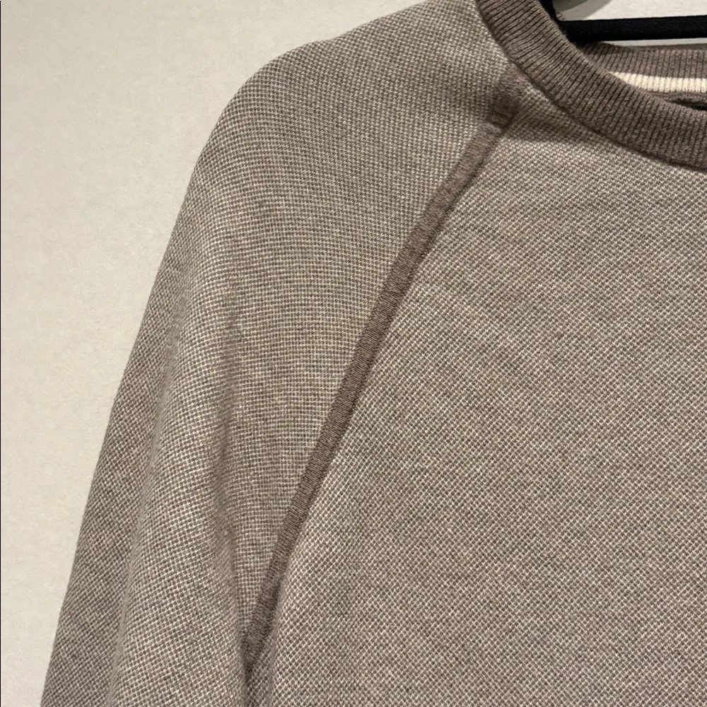 Banana Republic - Men's Waffle long sleeve Cotton / Cashmere Sweater. Size Large
